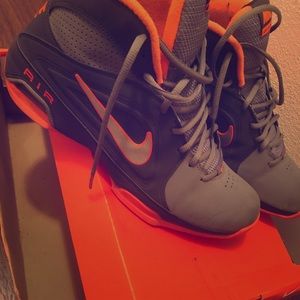Size 10 make Nike shoes barely worn